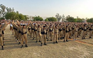 印度德里警校千名學生學煉法輪功