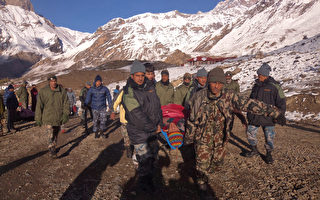 喜马拉雅山雪崩 已32人罹难上百人失踪