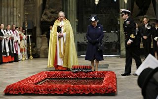 英女王和老兵一起參加二戰勝利紀念