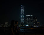 抗議張德江 顛覆性數字閃爍在香港最高樓