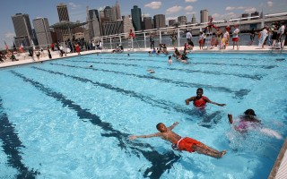 注册纽约市府项目 暑期可免费学游泳