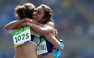 摔出奧運「最動人一幕」兩女獲頒罕見獎章
