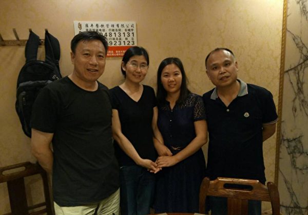 为纪念“709案”两周年，维权律师余文生和妻子许艳一同去看望王宇、包龙军一家人。（知情人提供）