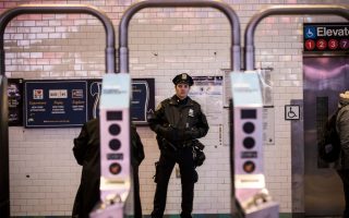 减轻警力负荷 纽约市不再抓地铁逃票