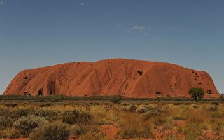 澳洲「大紅石」即將禁止攀登 遊客蜂擁而至