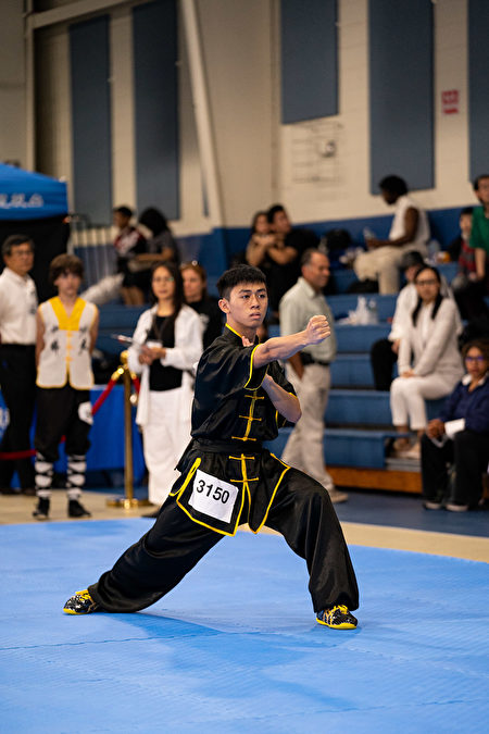 17岁的庄宗廷荣获第六届新唐人武术大赛少年拳术组金奖。（戴兵／大纪元）