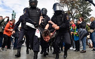 吁公平选举政改 莫斯科逾800示威者被捕