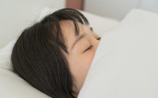 睡不夠是高血糖作怪？睡前慢呼吸有助改善