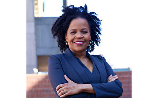 波士顿首位非裔女市长Kim Janey就职