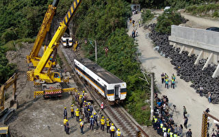 台铁事故增至51死 第6节车厢发现遭重压遗体