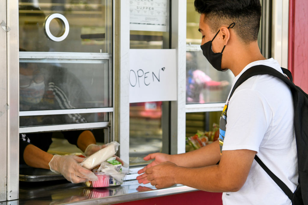 加州公校启动全美最大免费午餐计划