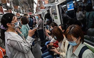江苏女子地铁车厢喝水被罚款 引发议论