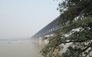 新詩：長江黃河的命運