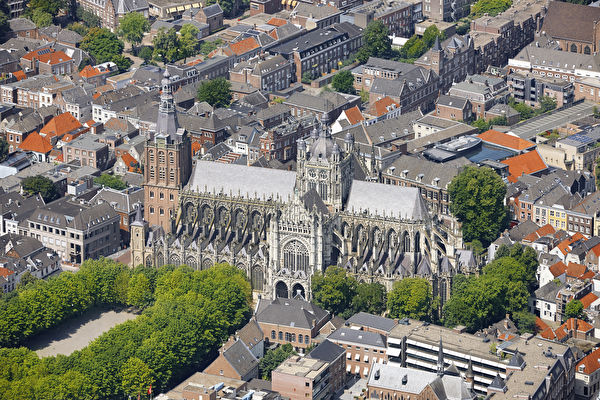聖約翰大教堂：荷蘭的哥特式建築典範
