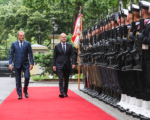德国总理率内阁访问波兰 加强国防合作